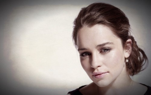 Emilia-Clarke-30274.jpg