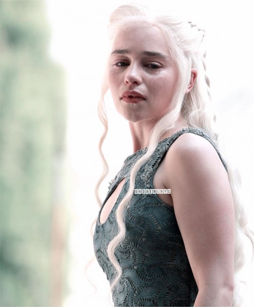 Emilia-Clarke-31025.jpg