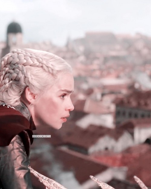 Emilia-Clarke-31026.jpg
