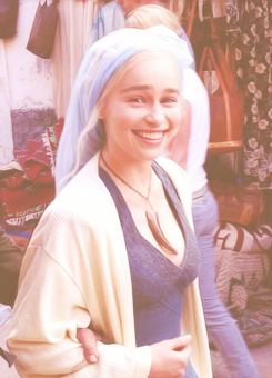 Emilia-Clarke-31399.png