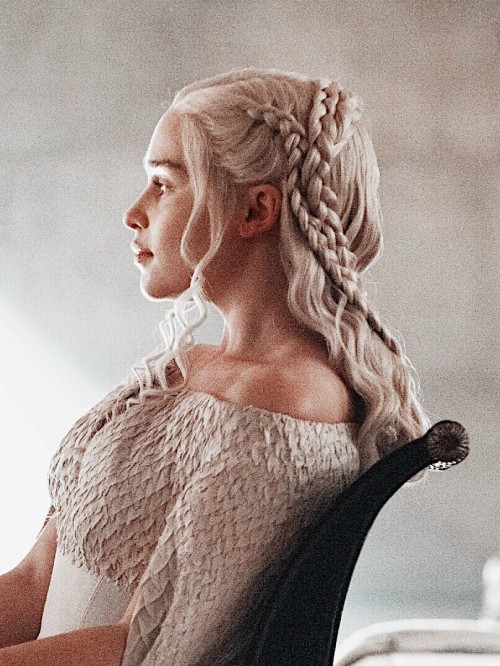 Emilia-Clarke-31413.jpg