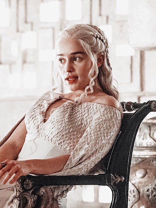 Emilia-Clarke-31414.jpg