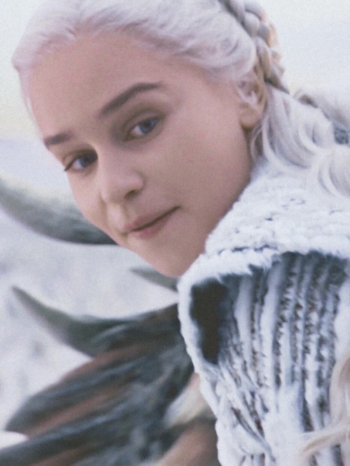 Emilia-Clarke-31471.jpg