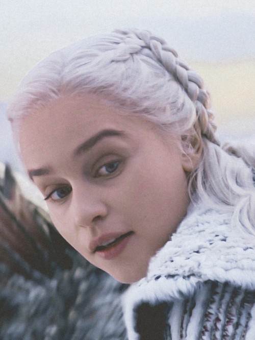 Emilia-Clarke-31472.jpg
