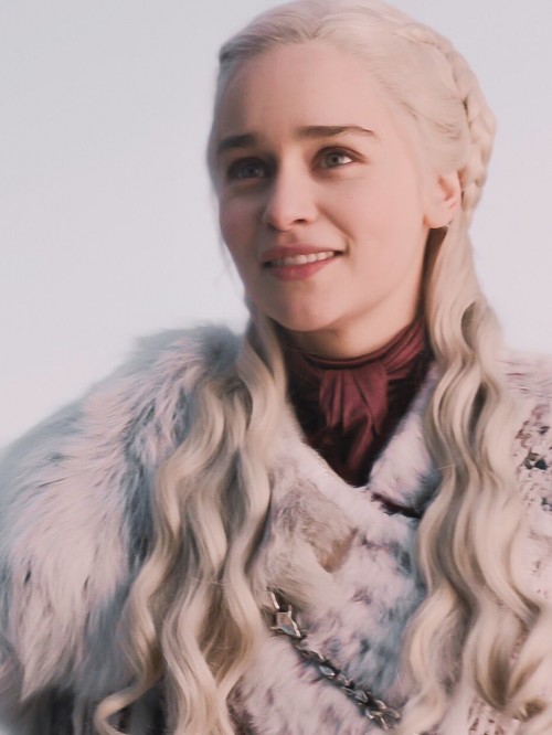 Emilia-Clarke-31474.jpg