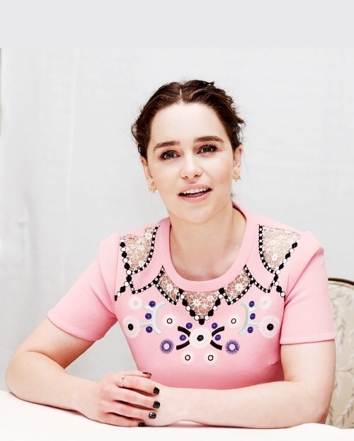Emilia-Clarke-32120.jpg