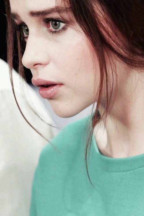 Emilia-Clarke-32197.jpg