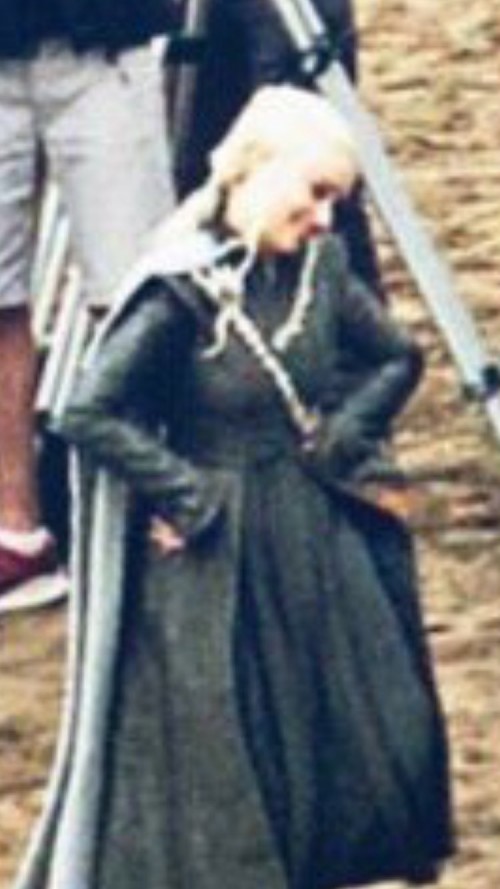 Emilia-Clarke-32383.jpg