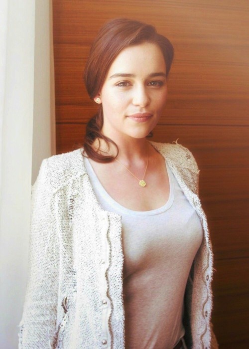 Emilia-Clarke-32423.jpg