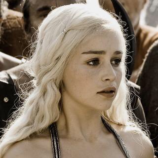 Emilia-Clarke-32433.jpg