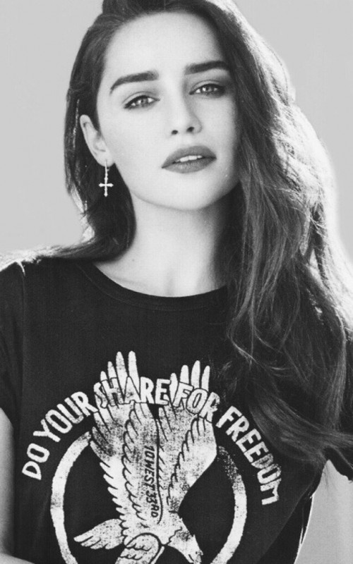 Emilia-Clarke-32437.jpg