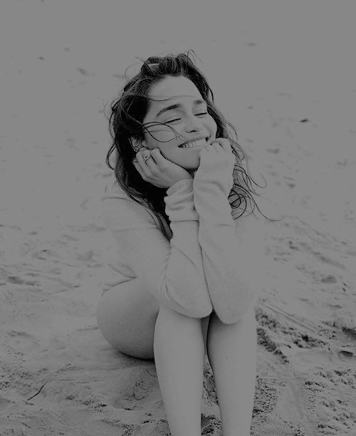 Emilia-Clarke-32494.jpg