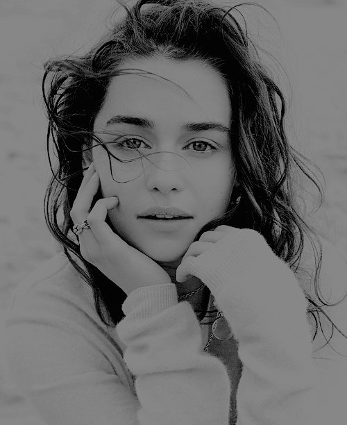Emilia-Clarke-32495.jpg