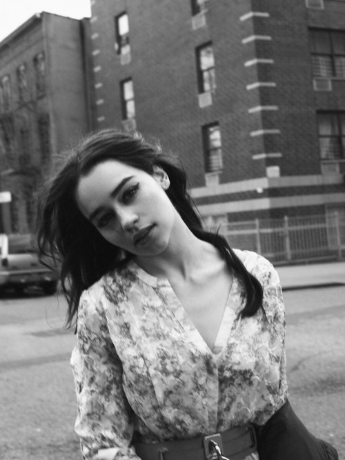 Emilia-Clarke-32647.jpg