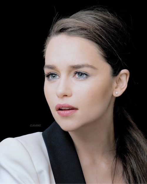 Emilia-Clarke-32992.jpg