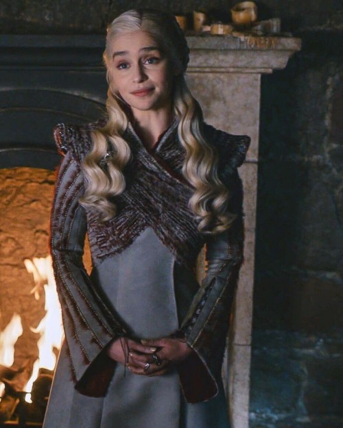 Emilia-Clarke-33059.jpg