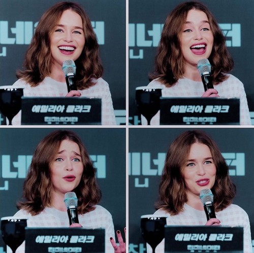 Emilia-Clarke-33090.jpg