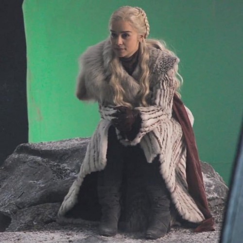 Emilia-Clarke-33097.jpg