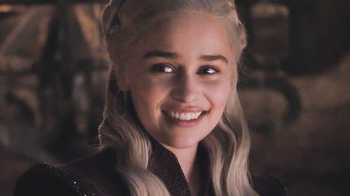 Emilia-Clarke-33108.jpg