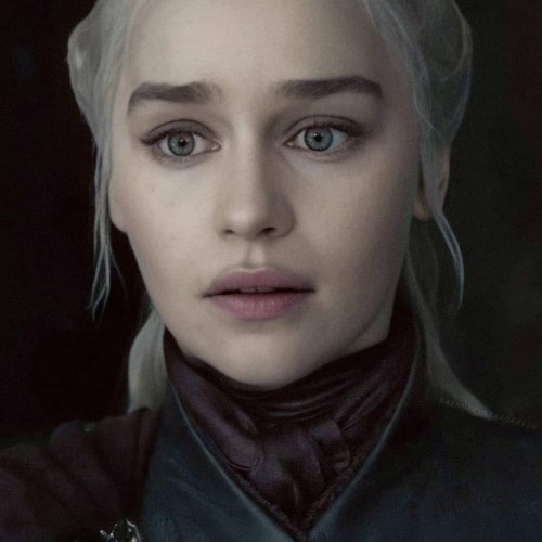 Emilia-Clarke-33129.jpg