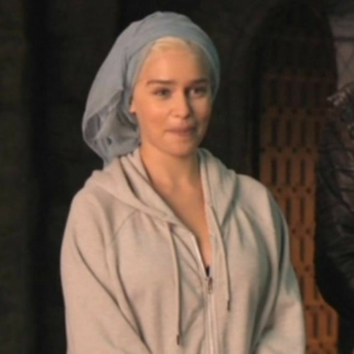 Emilia-Clarke-33306.jpg