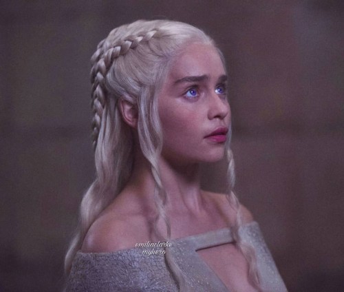 Emilia-Clarke-33330.jpg