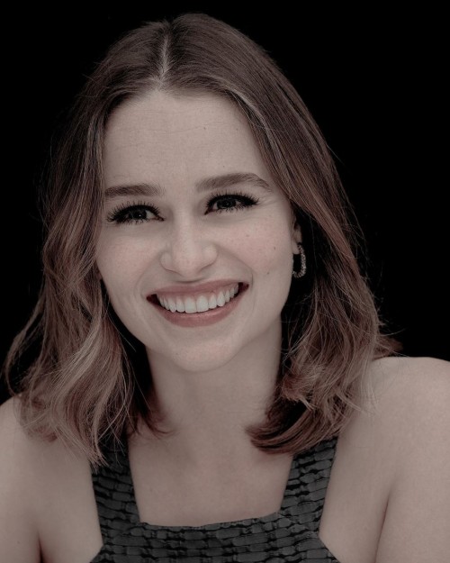 Emilia-Clarke-33353.jpg