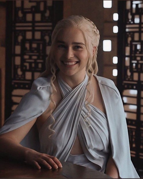 Emilia-Clarke-35059.jpg
