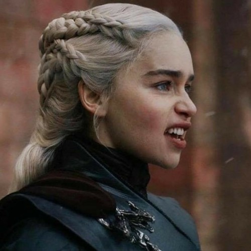 Emilia-Clarke-35138.jpg