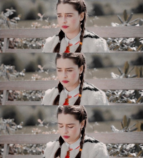 Emilia-Clarke-35330.jpg