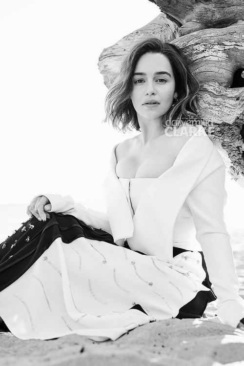 Emilia-Clarke-35870.png