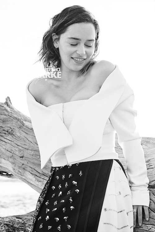 Emilia-Clarke-35876.png