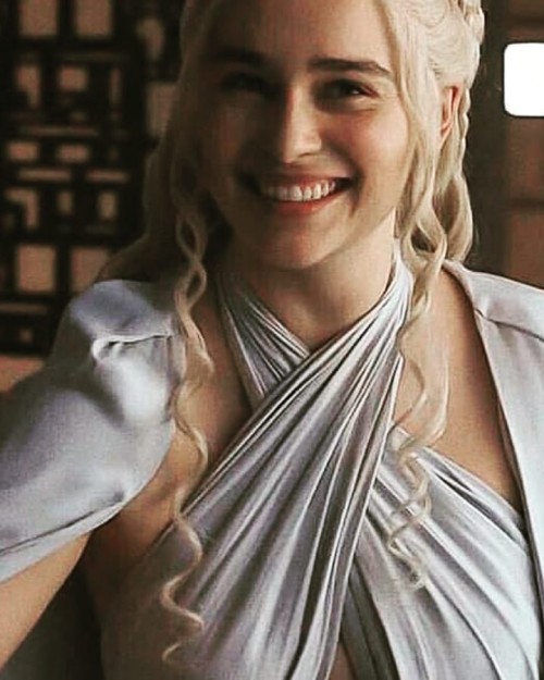 Emilia-Clarke-36072.jpg