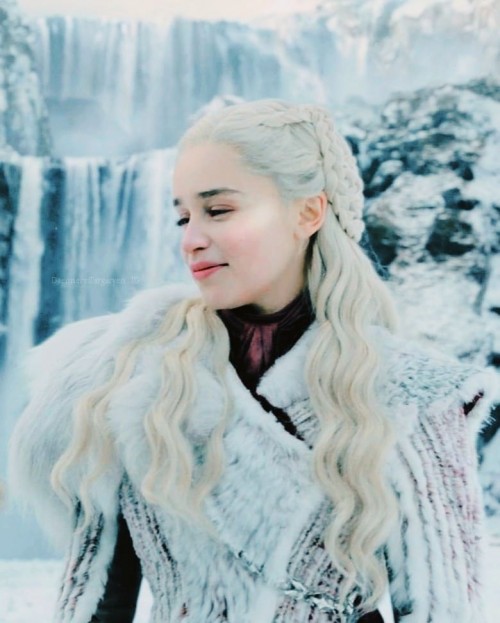 Emilia-Clarke-36148.jpg