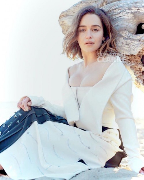 Emilia-Clarke-37123.jpg