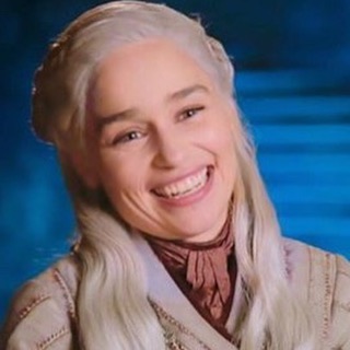 Emilia-Clarke-38003.jpg