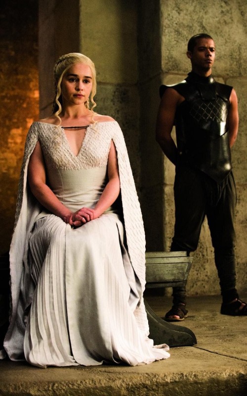 Emilia-Clarke-38025ce80d9b1801896c8.jpg