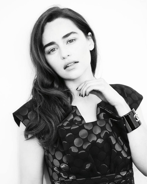 Emilia-Clarke-38033db672335564992fc.jpg