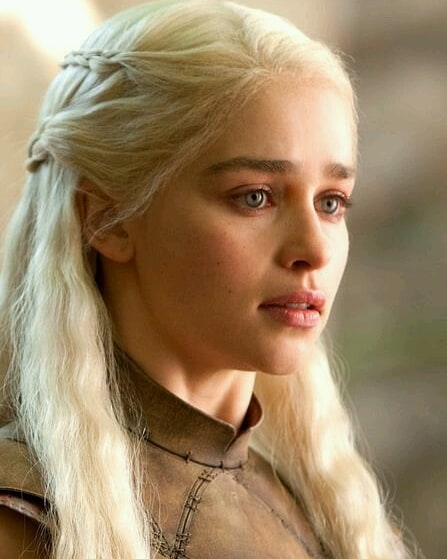 Emilia-Clarke-38065.jpg