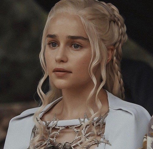 Emilia-Clarke-38205.jpg