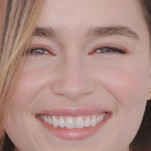 Emilia-Clarke-40048.jpg