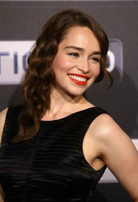 Emilia-Clarke-41856aa980f7728283cdd.jpg