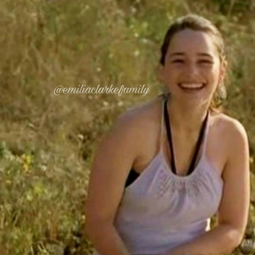 Emilia-Clarke-42092.jpg