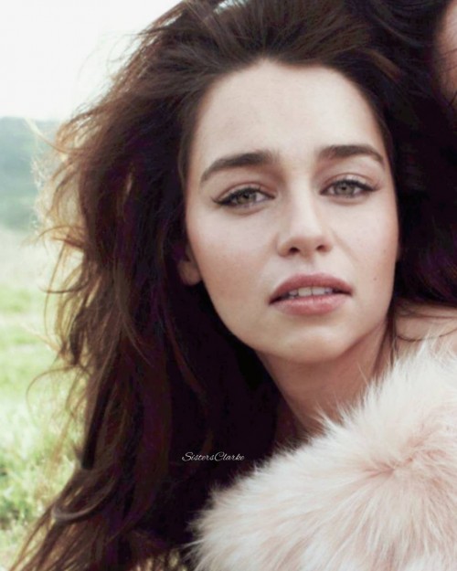 Emilia-Clarke-42190.jpg