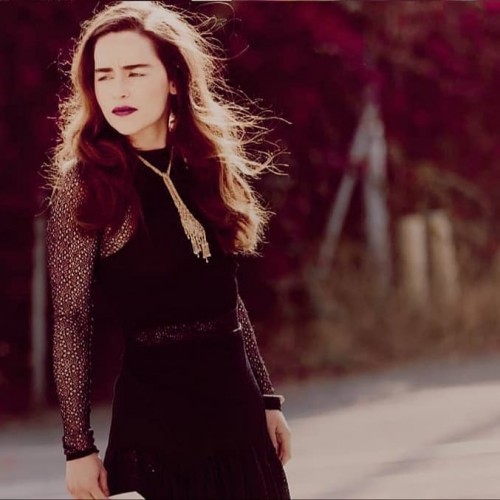 Emilia-Clarke-42211b14292b7d1e84934.jpg