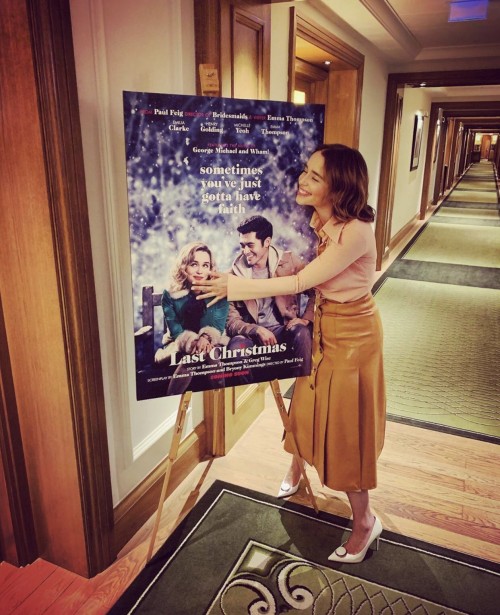 Emilia-Clarke-422263c205e3716627f37.jpg
