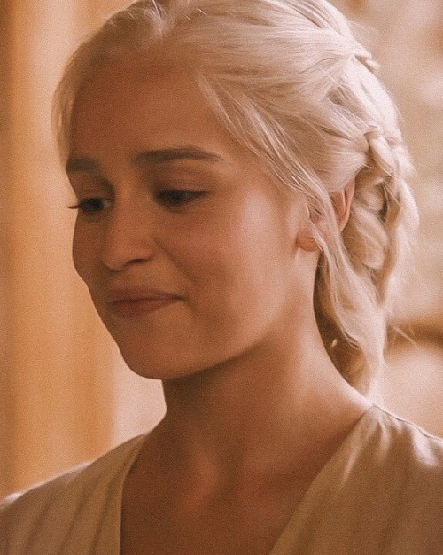 Emilia-Clarke-42304.jpg