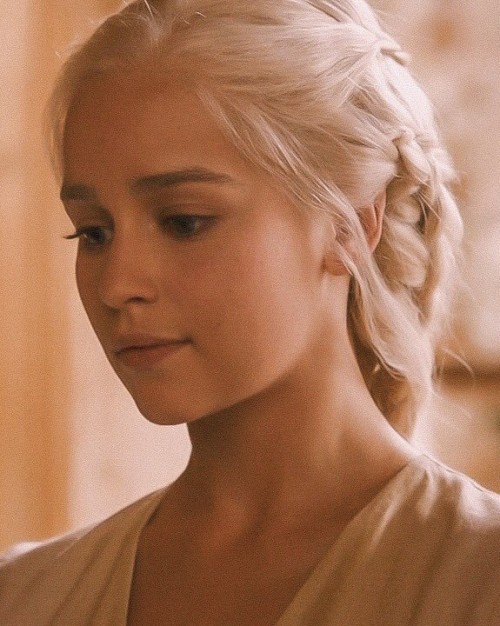 Emilia-Clarke-42305.jpg