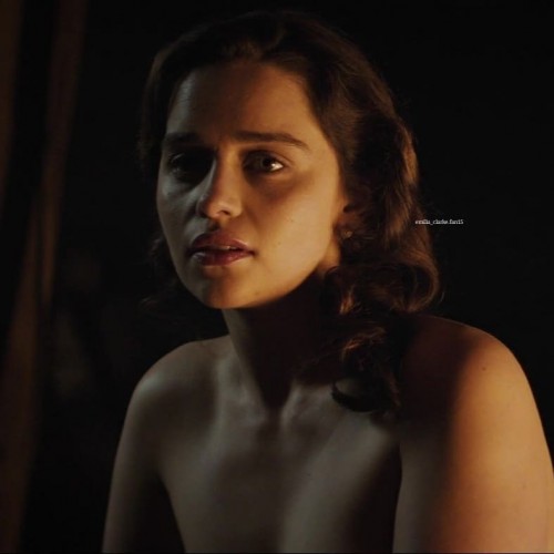 Emilia-Clarke-42385.jpg
