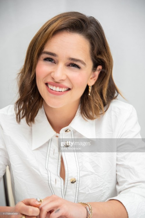 Emilia-Clarke-429941237009c2997dcb2.jpg